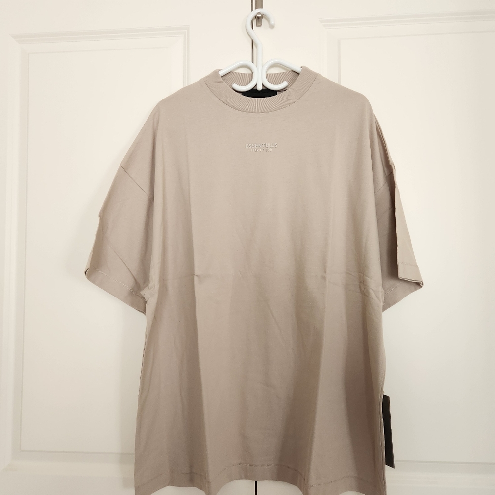Essentials men's medium tshirt